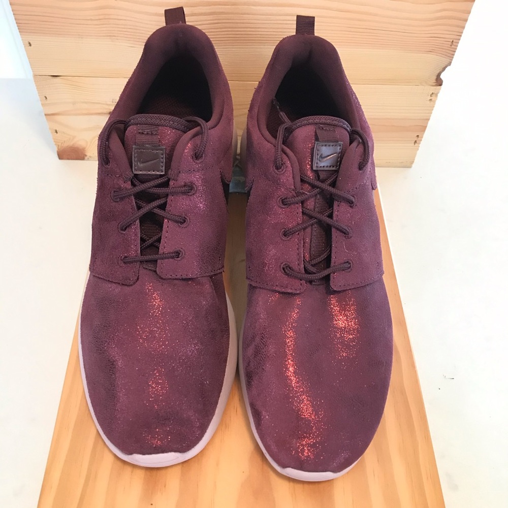 WOMENS NIKE ROSHE ONE IN METALLIC MAHOGANY